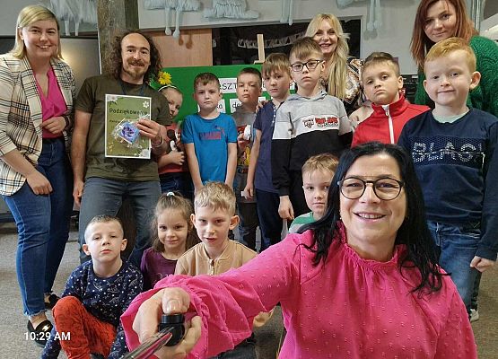 Grafika 17: Nasi uczniowie wzięli udział w przyrodniczych warsztatach edukacyjnych w Bibliotece Gminnej w Wicku