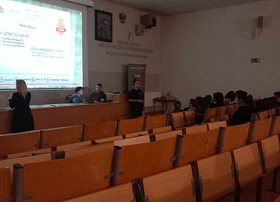 Grafika 11: Ósmoklasiści SP Wicko uczestniczyli w Dniach Otwartych szkół ponadpodstawowych w Lęborku