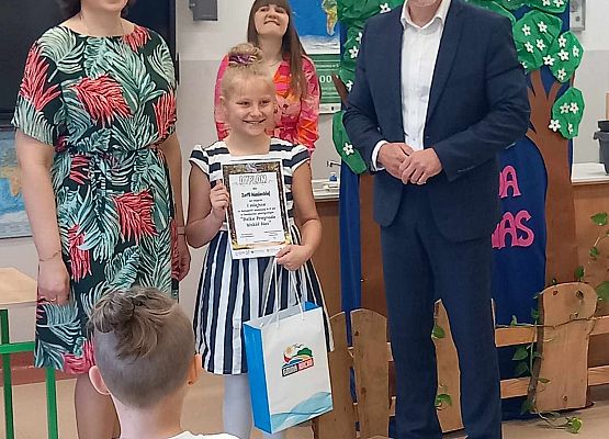 Grafika 2: Wręczenie nagród w konkursie plastycznym