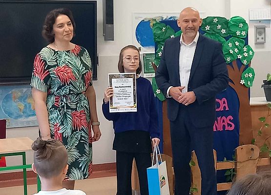 Grafika 5: Wręczenie nagród w konkursie plastycznym