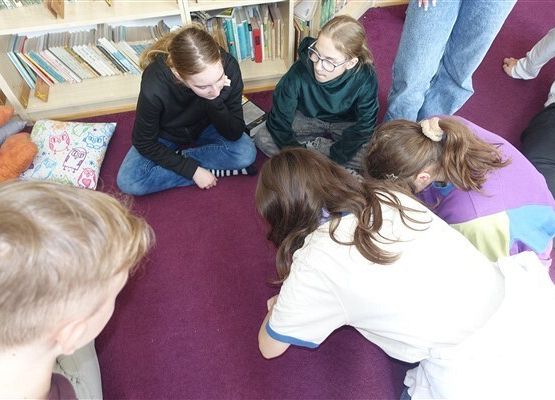 Grafika 1: Popołudnie literackie DKK w Bibliotece Szkolnej w Wicku