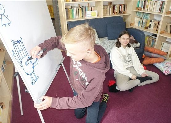 Grafika 2: Popołudnie literackie DKK w Bibliotece Szkolnej w Wicku