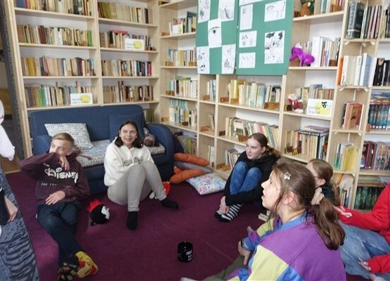 Grafika 5: Popołudnie literackie DKK w Bibliotece Szkolnej w Wicku