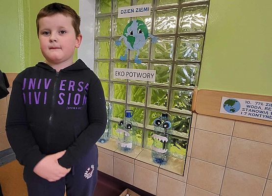 Grafika 3: Huczne obchody Międzynarodowego Dnia Ziemi w SP Wicko