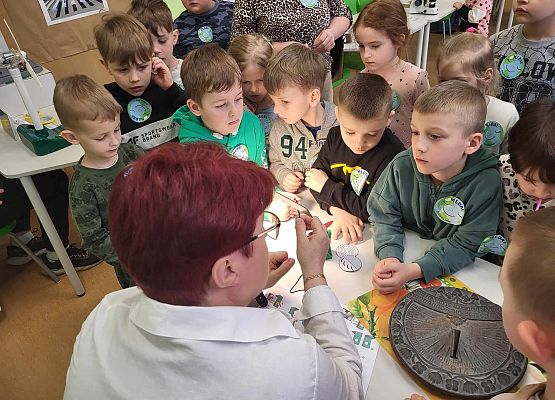 Grafika 12: Huczne obchody Międzynarodowego Dnia Ziemi w SP Wicko