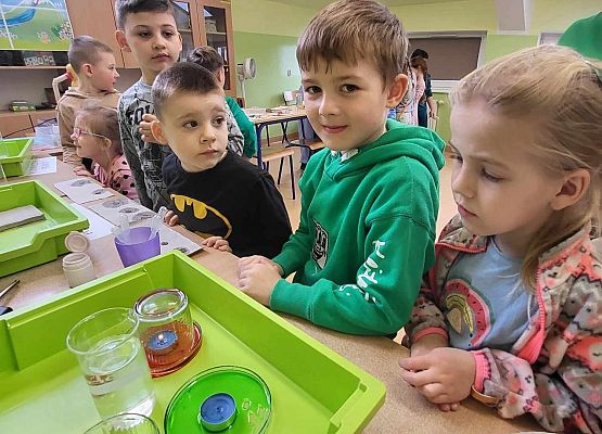 Grafika 14: Huczne obchody Międzynarodowego Dnia Ziemi w SP Wicko