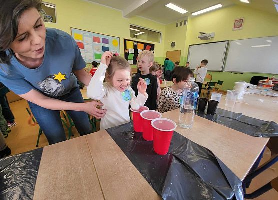Grafika 24: Huczne obchody Międzynarodowego Dnia Ziemi w SP Wicko