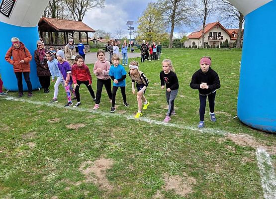 Grafika 3: W Szczenurzy odbył się trzeci bieg "Krasnala"