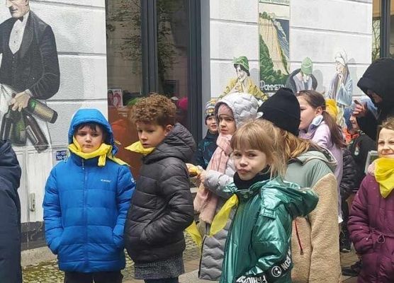 Grafika 5: Uczniowie klas I-III pojechali do Słupska na przedstawienie teatralne pt. "Polskie miasta w baśni i legendzie"