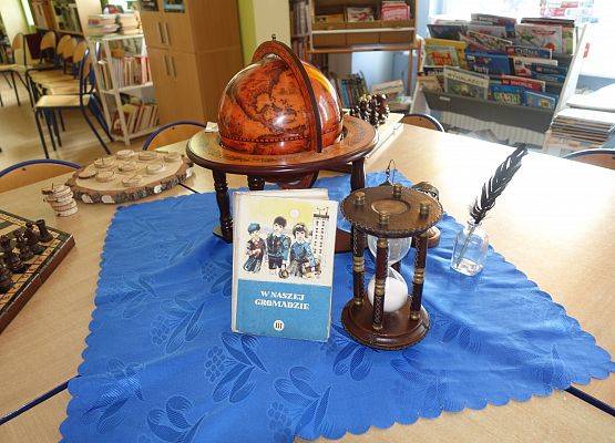 Grafika 4: Poznajemy zapomnianych bohaterów naszego regionu - zajęcia biblioteczne z uczniami klas starszych SP Wicko