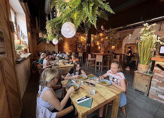 Grafika 5: Uczniowie klas IV i V udali się na wycieczkę do Torunia