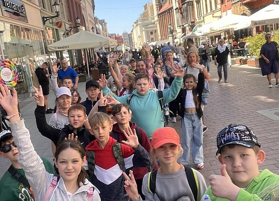 Grafika 8: Uczniowie klas IV i V udali się na wycieczkę do Torunia