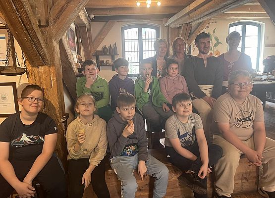 Grafika 11: Uczniowie klas IV i V udali się na wycieczkę do Torunia