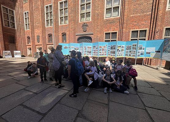 Grafika 30: Uczniowie klas IV i V udali się na wycieczkę do Torunia