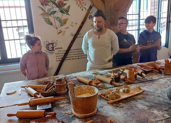 Grafika 31: Uczniowie klas IV i V udali się na wycieczkę do Torunia