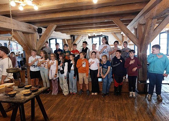 Grafika 44: Uczniowie klas IV i V udali się na wycieczkę do Torunia