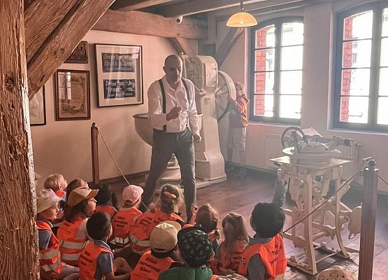 Grafika 45: Uczniowie klas IV i V udali się na wycieczkę do Torunia