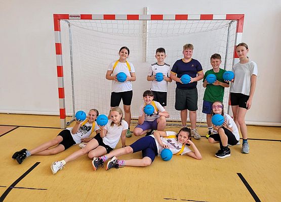 Grafika 2: Dostaliśmy zestaw piłek do piłki ręcznej w ramach akcji Szkoły Pełne Talenciaków