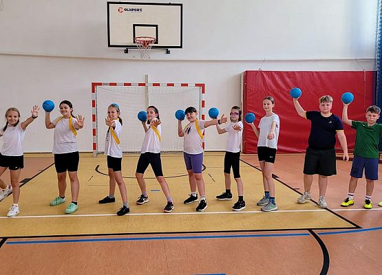 Grafika 1: Dostaliśmy zestaw piłek do piłki ręcznej w ramach akcji Szkoły Pełne Talenciaków