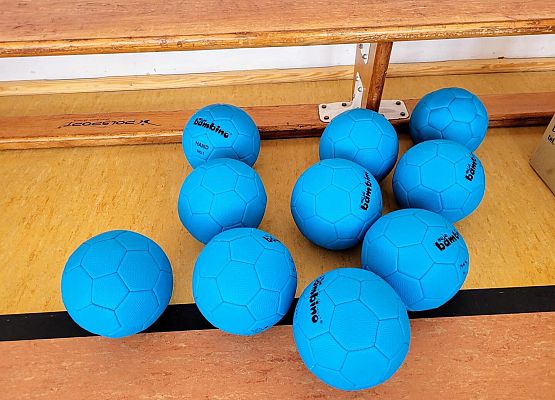 Grafika 3: Dostaliśmy zestaw piłek do piłki ręcznej w ramach akcji Szkoły Pełne Talenciaków