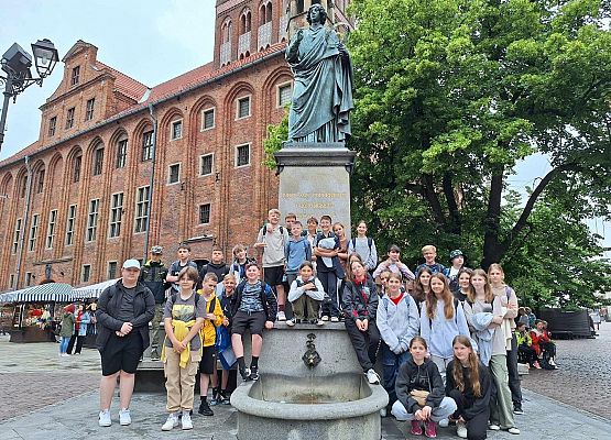 Grafika 8: Majowa wycieczka klas szóstych do Torunia