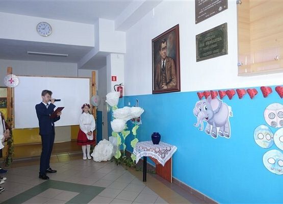 Grafika 3: Obchody Dnia Patrona w szkole w Wicku, 29 maja 2024