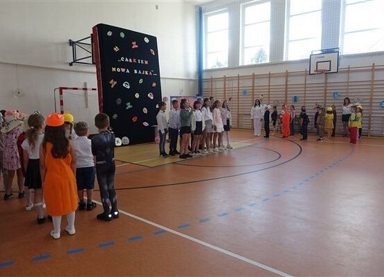 Grafika 10: Obchody Dnia Patrona w szkole w Wicku, 29 maja 2024