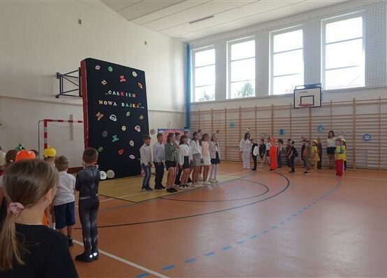 Grafika 11: Obchody Dnia Patrona w szkole w Wicku, 29 maja 2024