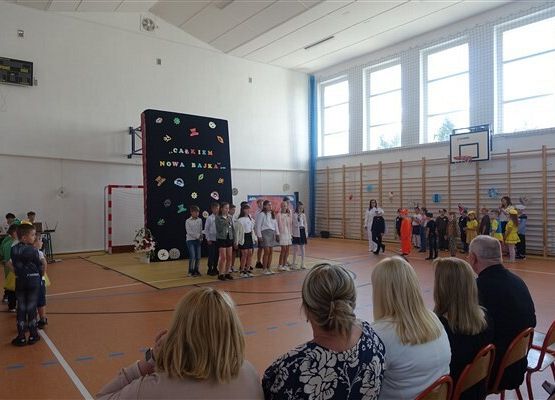 Grafika 14: Obchody Dnia Patrona w szkole w Wicku, 29 maja 2024