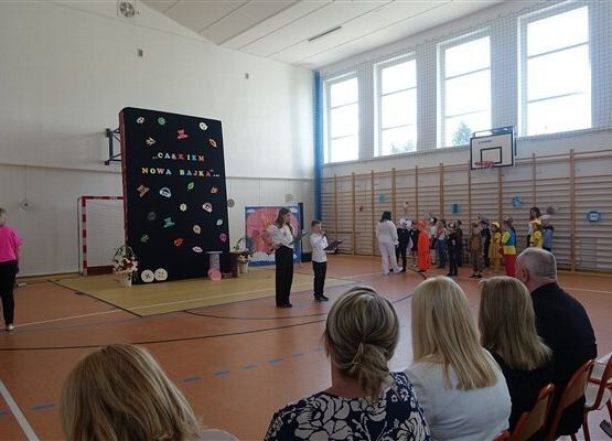 Grafika 16: Obchody Dnia Patrona w szkole w Wicku, 29 maja 2024