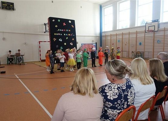 Grafika 17: Obchody Dnia Patrona w szkole w Wicku, 29 maja 2024