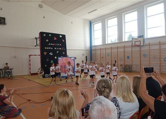 Grafika 20: Obchody Dnia Patrona w szkole w Wicku, 29 maja 2024