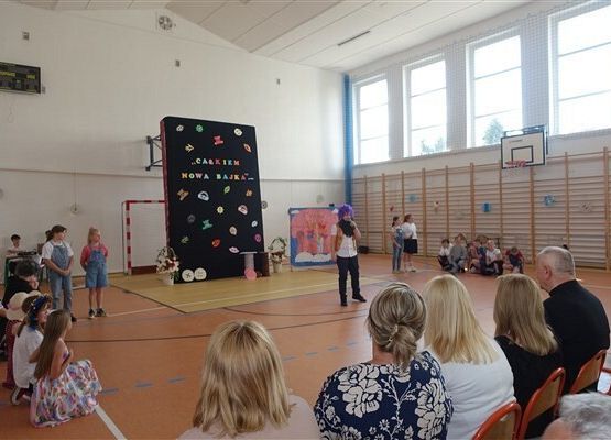 Grafika 21: Obchody Dnia Patrona w szkole w Wicku, 29 maja 2024