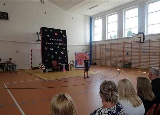 Grafika 24: Obchody Dnia Patrona w szkole w Wicku, 29 maja 2024