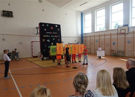 Grafika 31: Obchody Dnia Patrona w szkole w Wicku, 29 maja 2024