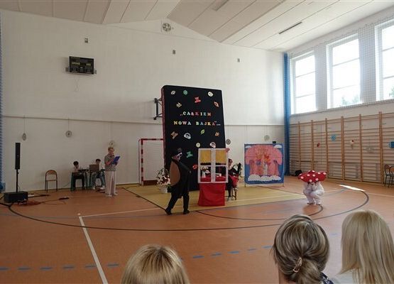 Grafika 33: Obchody Dnia Patrona w szkole w Wicku, 29 maja 2024