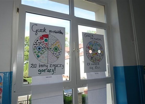 Grafika 42: Obchody Dnia Patrona w szkole w Wicku, 29 maja 2024