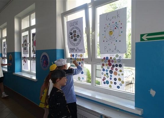 Grafika 47: Obchody Dnia Patrona w szkole w Wicku, 29 maja 2024