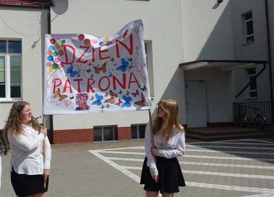 Grafika 52: Obchody Dnia Patrona w szkole w Wicku, 29 maja 2024