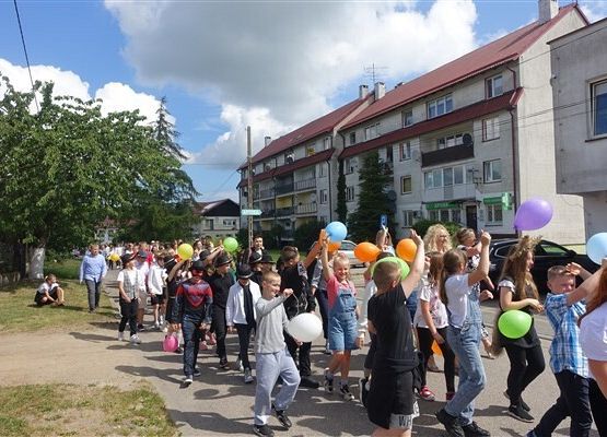 Grafika 62: Obchody Dnia Patrona w szkole w Wicku, 29 maja 2024