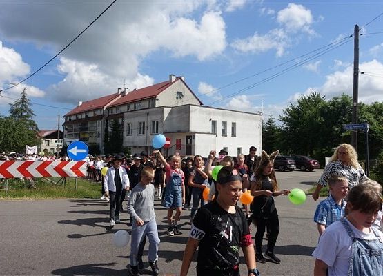 Grafika 64: Obchody Dnia Patrona w szkole w Wicku, 29 maja 2024