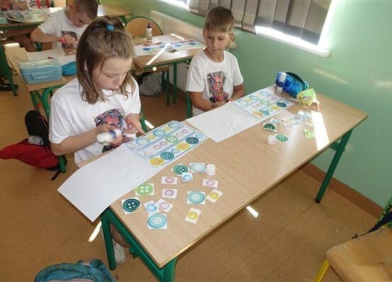 Grafika 84: Obchody Dnia Patrona w szkole w Wicku, 29 maja 2024