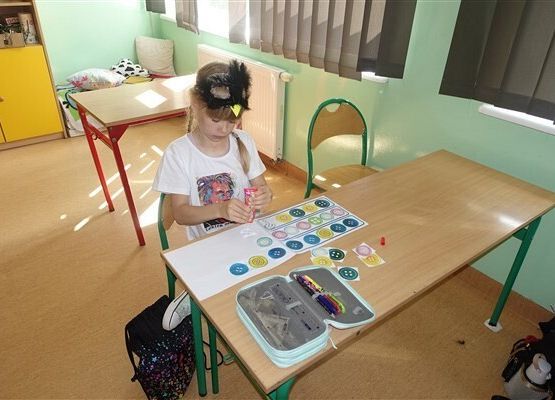 Grafika 86: Obchody Dnia Patrona w szkole w Wicku, 29 maja 2024