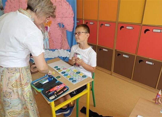 Grafika 88: Obchody Dnia Patrona w szkole w Wicku, 29 maja 2024