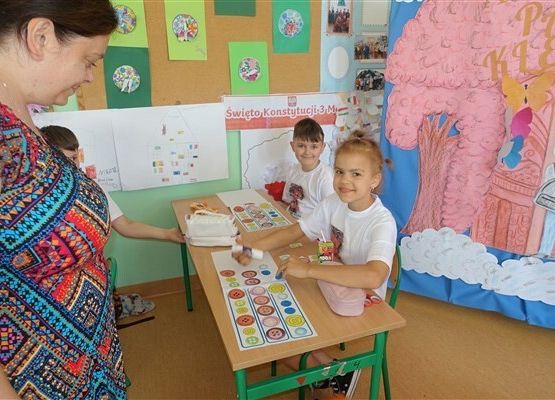 Grafika 89: Obchody Dnia Patrona w szkole w Wicku, 29 maja 2024