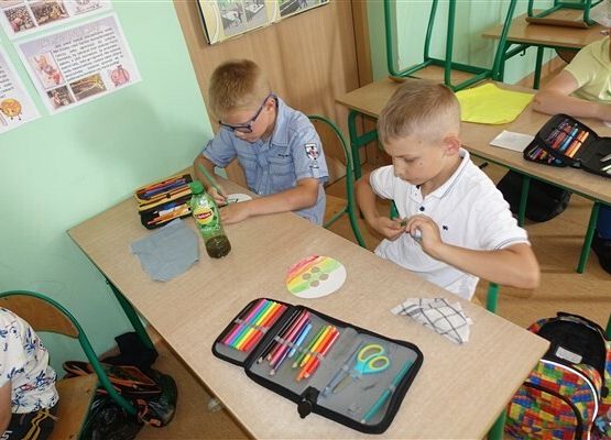 Grafika 92: Obchody Dnia Patrona w szkole w Wicku, 29 maja 2024