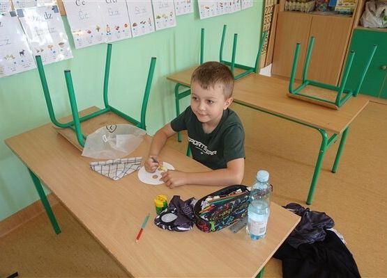 Grafika 94: Obchody Dnia Patrona w szkole w Wicku, 29 maja 2024