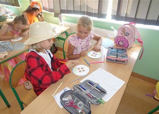 Grafika 98: Obchody Dnia Patrona w szkole w Wicku, 29 maja 2024