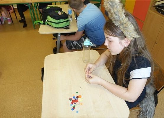 Grafika 110: Obchody Dnia Patrona w szkole w Wicku, 29 maja 2024