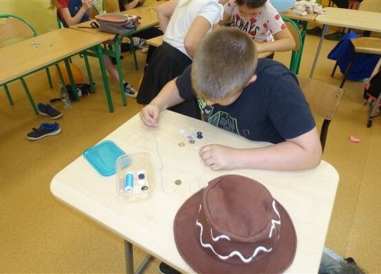 Grafika 113: Obchody Dnia Patrona w szkole w Wicku, 29 maja 2024